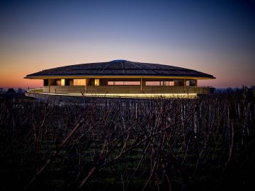 Le Dôme : rencontre entre la vinification de pointe et l’architecture visionnaire