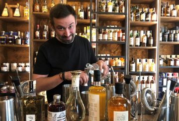 De barman à caviste, Gaëtan Costecalde nous partage sa passion pour l'univers des cocktails.